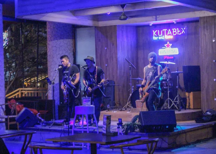 Kutabex Beachfront Hotel